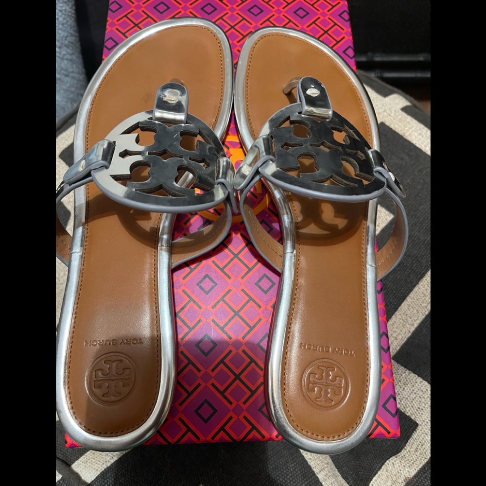 Tory Burch silver mirror Miller EUC 8 1/2